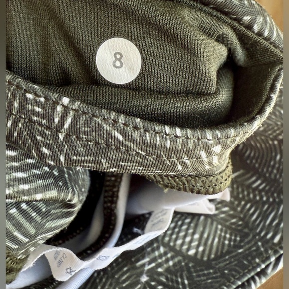 Lululemon Cool To Street Crop Mid Rise Luxtreme Size 8 Gator Green AKLY17605 LNC - Picture 4 of 4